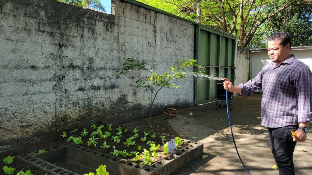 Grupo FAMBRAS se une a escola de São Paulo para plantio de mudas em celebração ao Dia Mundial da Terra